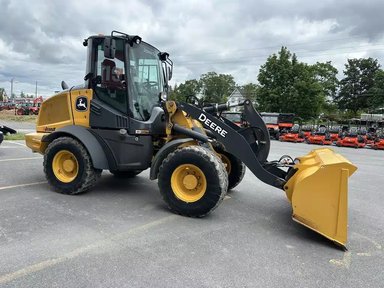 2022 John Deere 324L Chargeur sur roues — photo 2