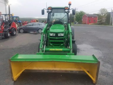 2021 John Deere 4066R Tracteur — photo 2