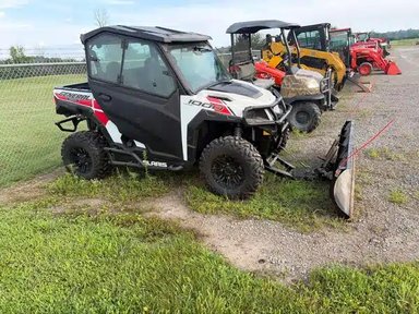 2017 Polaris 1000 COMMANDER VTT — photo 2