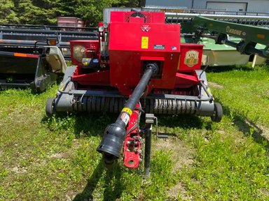 2017 Massey Ferguson 1840 presse à balle carrée - petite — photo 2
