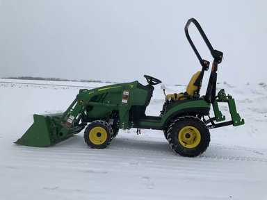 2021 John Deere 1025R Tracteur — photo 2