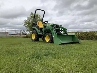 2022 John Deere 2025R Tracteur — photo 2