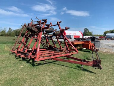 International 4600 Vibra Shank 28ft Cultivateur — photo 2