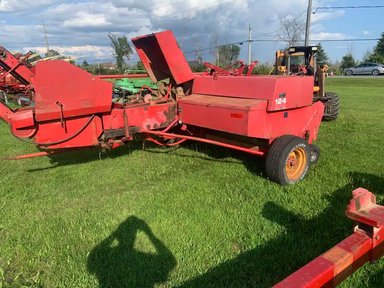 Massey Ferguson 124 presse à balle carrée - petite — photo 2