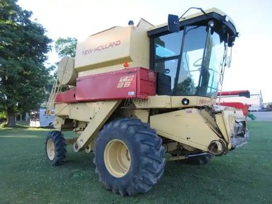 1986 New Holland TR86 Batteuse — photo 2