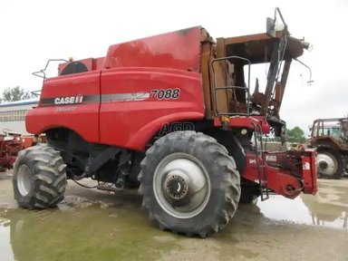 2011 Case IH 7088 Batteuse — photo 2