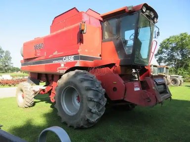 1987 Case IH 1660 Batteuse — photo 2