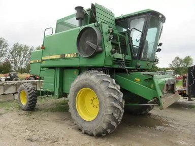 1988 John Deere 6620 TITAN II Batteuse — photo 2