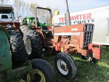 1984 International Harvester 484 Tracteur — photo 2