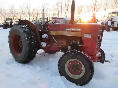 1967 International Harvester 624 Tracteur — photo 2