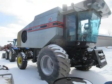 1990 Gleaner R52 Batteuse — photo 2