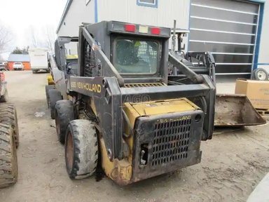 1995 New Holland LX565 chargeuse à direction à glissement — photo 2
