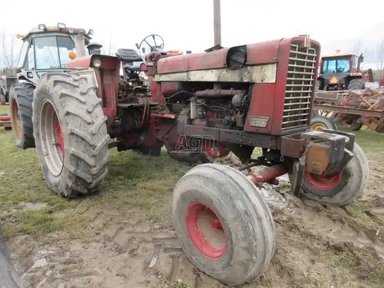 1970 International Harvester 856 Tracteur — photo 2
