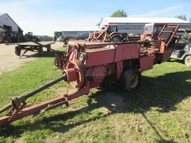Massey Ferguson 124 presse à balle carrée - petite — photo 2
