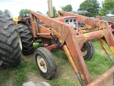 1972 International Harvester 574 Tracteur — photo 2