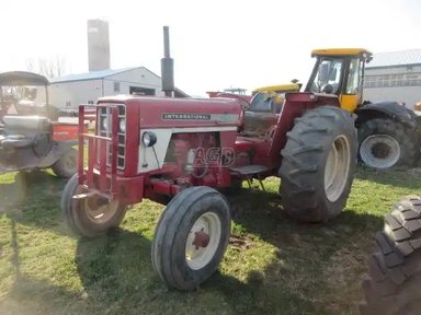 1974 International Harvester 574 Tracteur — photo 2