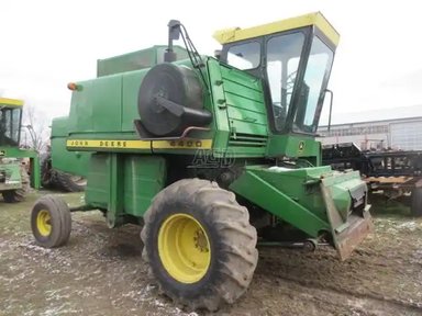 1975 John Deere 4400 Batteuse — photo 2