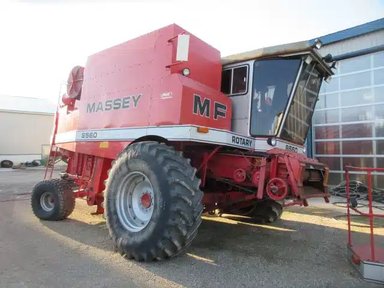 1987 Massey Ferguson 8560 Batteuse — photo 2