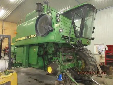 1986 John Deere 6620 TITAN II Batteuse — photo 2