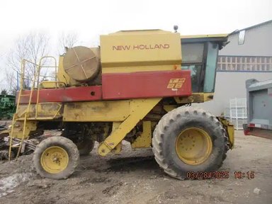 1986 New Holland TR86 Batteuse — photo 2