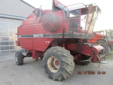 1981 White 8900 Batteuse — photo 2