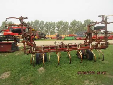 Wil-Rich 2500 Cultivateur — photo 2