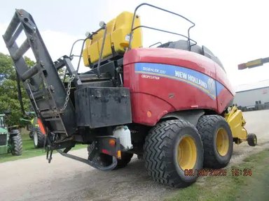 2012 New Holland BIG BALER 330R Presse à Balle Carrée/Large — photo 2