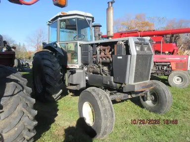 1984 White 2-135 Tracteur — photo 2
