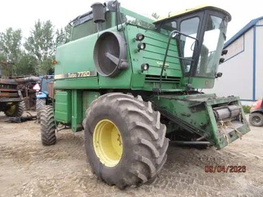 1979 John Deere 7720 Batteuse — photo 2
