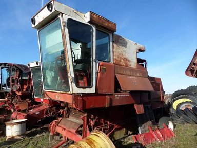 International Harvester 815 Batteuse — photo 2