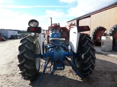 Ford 801 Tracteur — photo 2
