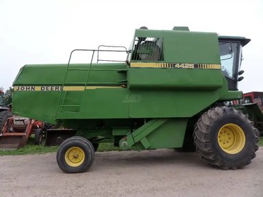 John Deere 4425 Batteuse — photo 2