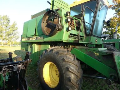 John Deere 4420 Batteuse — photo 2