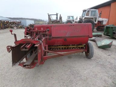 1988 New Holland S68 presse à balle carrée - petite — photo 2