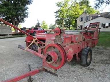 Massey Ferguson 12 presse à balle carrée - petite — photo 2