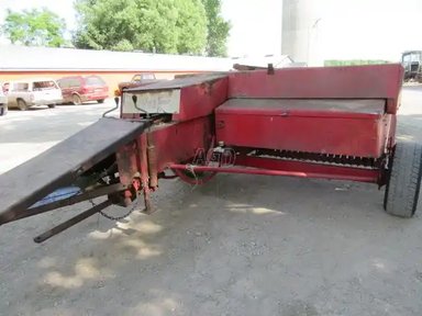 Massey Ferguson 124 presse à balle carrée - petite — photo 2