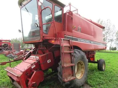 International Harvester 1420 Batteuse — photo 2