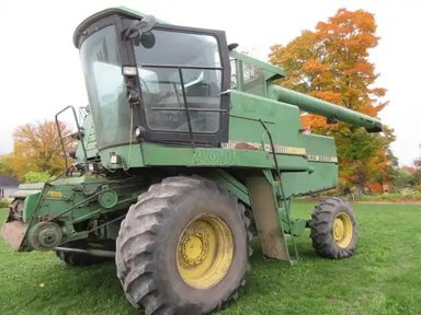 1981 John Deere 8820 Batteuse — photo 2