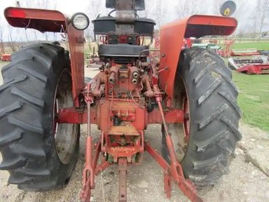 1975 International Harvester 666 Tracteur — photo 2