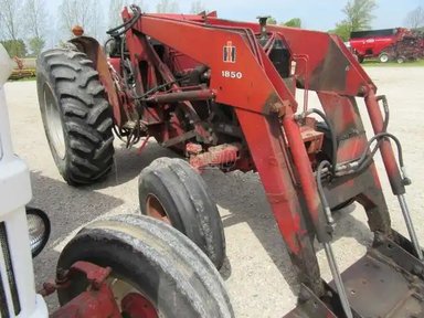 1984 International Harvester 584 Tracteur — photo 2