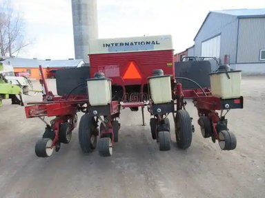 International Harvester 800 semoir à maïs — photo 2