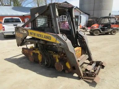 New Holland L170 chargeuse à direction à glissement — photo 2