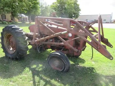 1956 International Harvester 300 Tracteur — photo 2