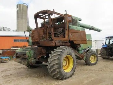 1980 John Deere 8820 Batteuse — photo 2