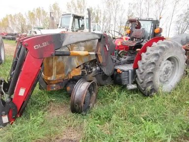 2012 Massey Ferguson 2635 Tracteur — photo 2