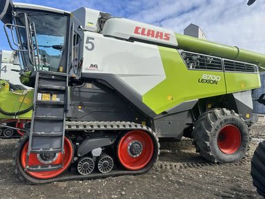 2022 CLAAS LEXION 8700TT Batteuse — photo 2