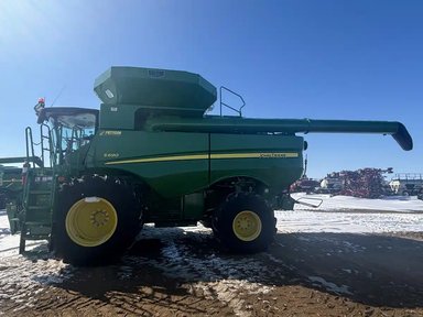 2017 John Deere S690 Batteuse — photo 2