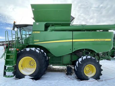 2017 John Deere S690 Batteuse — photo 2