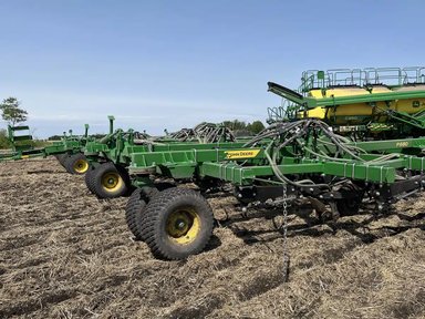2023 John Deere P680 Semoir à air — photo 2