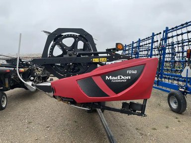 2017 MacDon FD140 — photo 2